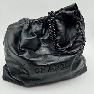 CHANEL Shiny Calfskin Quilted Small Chanel 22 So Black